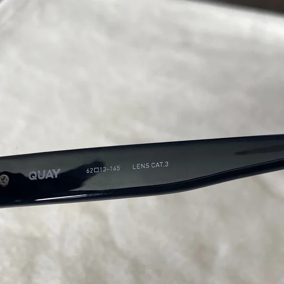 Quay Black Polarized Sunglasses - Picture 4 of 5